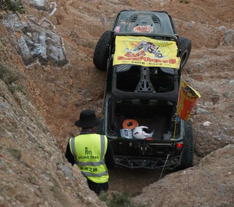 首届“烽火战车”比赛全纪录,带你回顾七天六夜极速越野之旅 首届“烽火战车”比赛全纪录,带你回顾七天六夜极速越野之旅